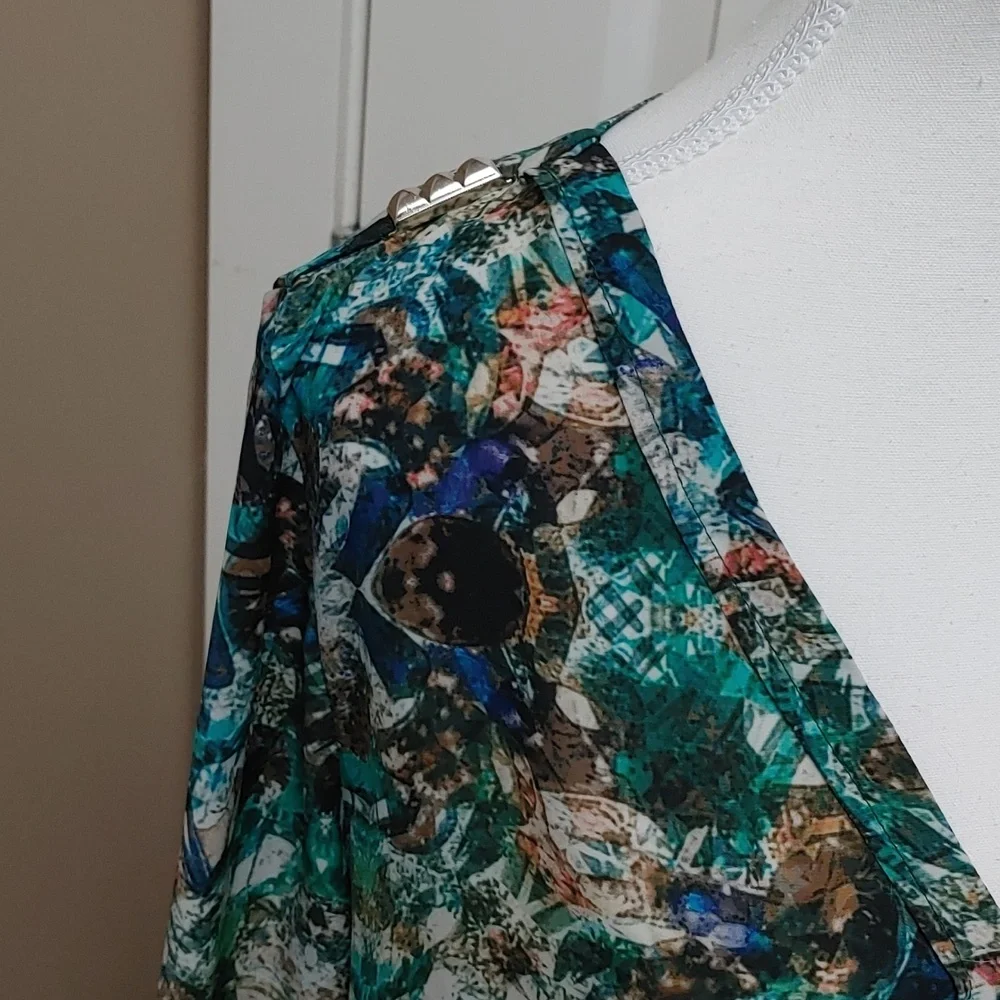 Zara Green Teal Blue Printed V-Neck Blouse - Picture 5 of 15
